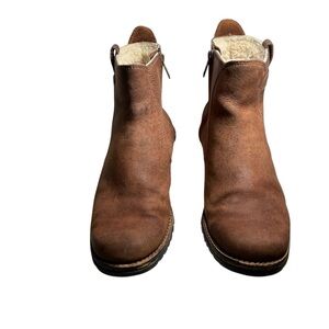 UGG Vintage women's brown leather sheepskin lined zip Ankle Boot Size 7.5